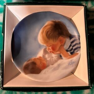 Pemberton & Oakes, Zolan mini plate “ Brotherly Love” 3.5”